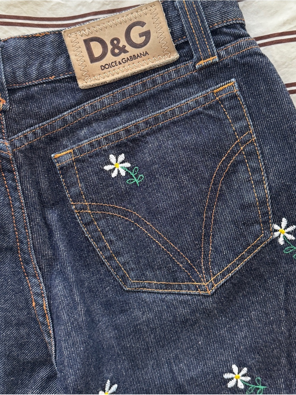 Dolce & Gabbana Dark Blue Denim Capris with Daisy Embroidery